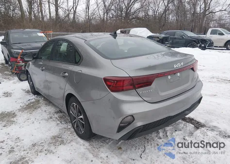 2023 Kia Forte Lxs z USA, uszkodzony, nr VIN 3KPF24AD7PE605129